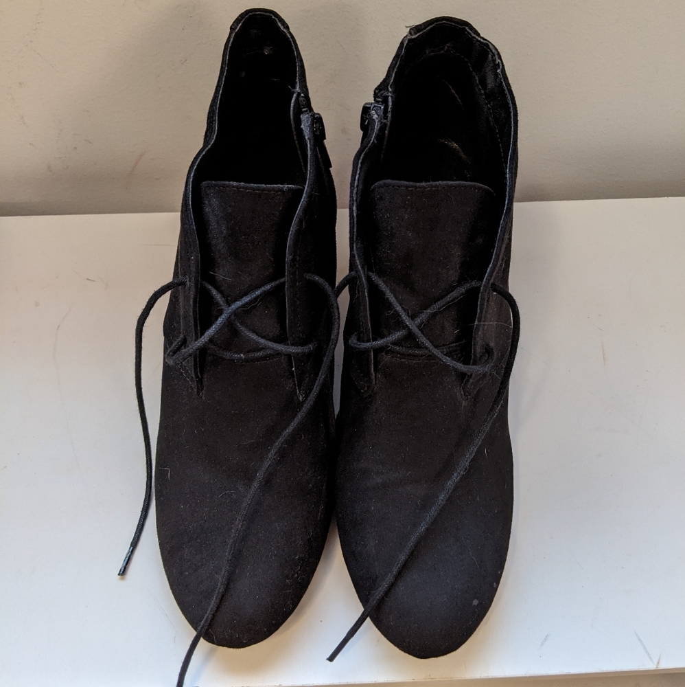 Black Wedges